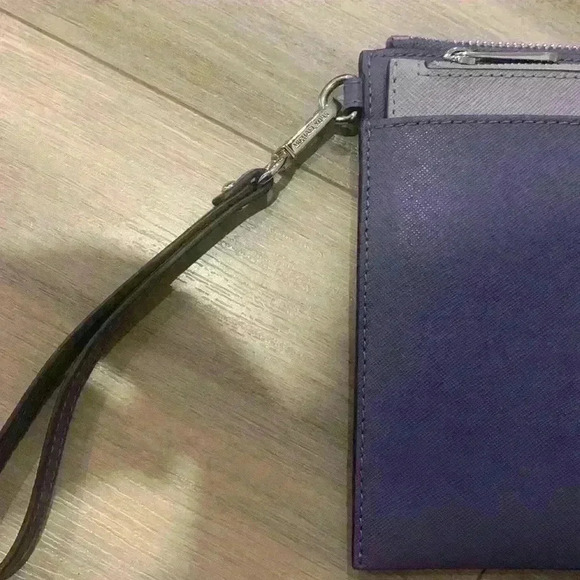 Michael Kors 2 in 1 wristlet Clutch - Picture 10 of 16